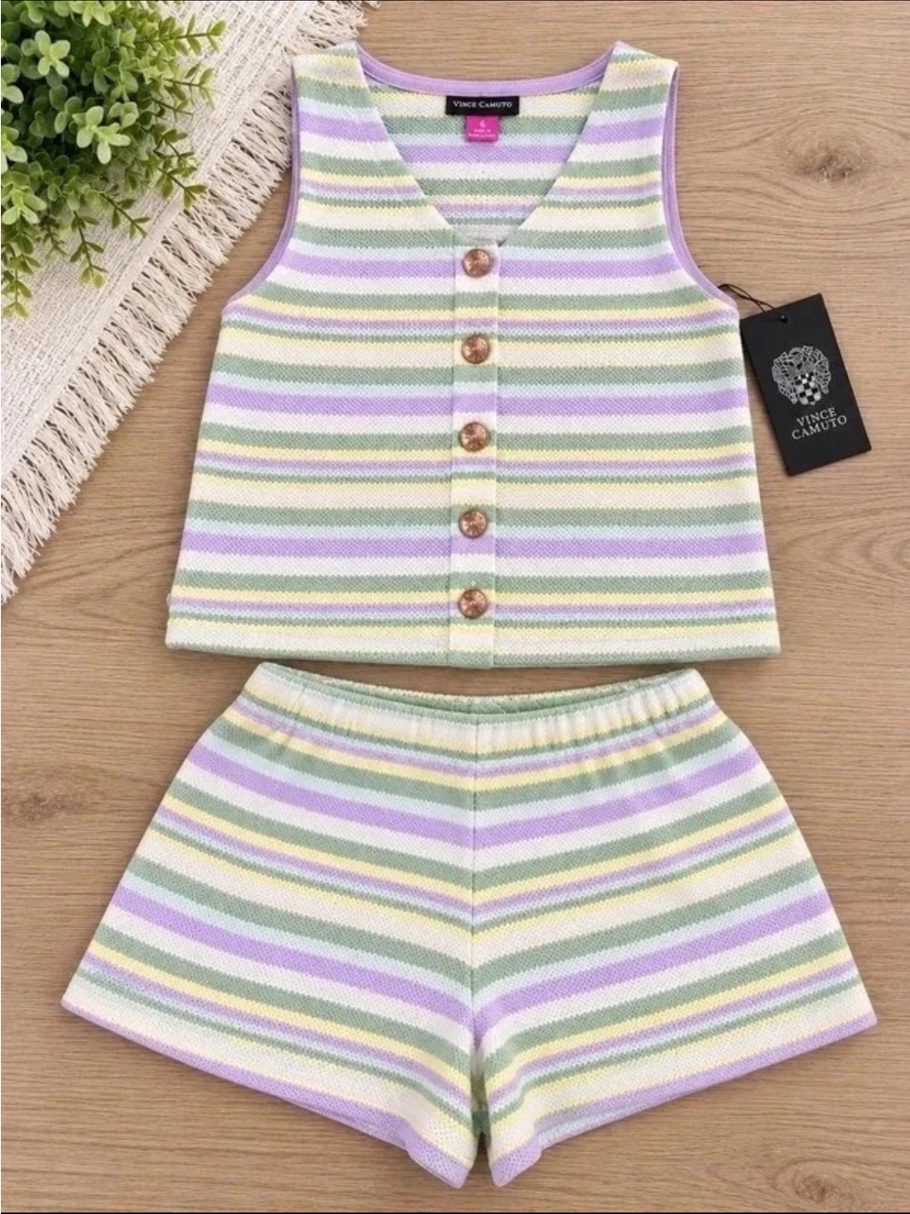 Girls 2 Piece Striped Knit Tank & Shorts Set
Size 6